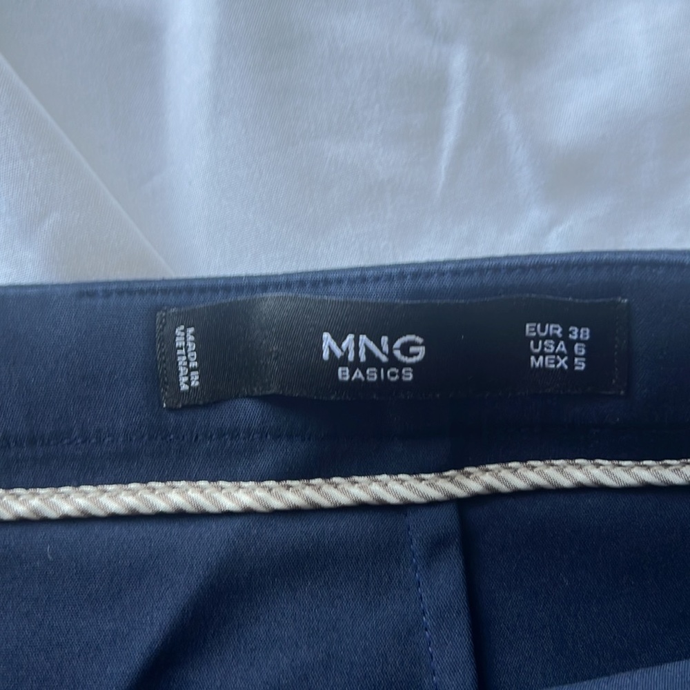 Mango - Picture 3 of 3